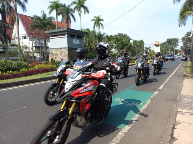 
Touring Perdana Pecinta Honda CB150X, Buktikan Ketangguhan di Berbagai Medan Jalan
