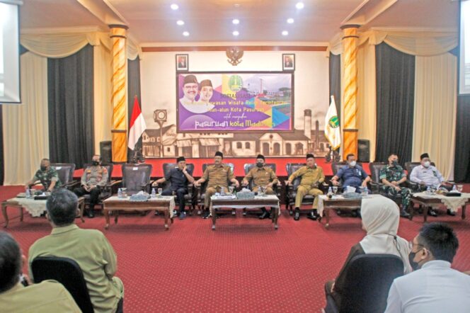 
Siap Percantik Alun-Alun Kota, Pemkot Pasuruan Sosialisasikan Penataan Wisata Religi