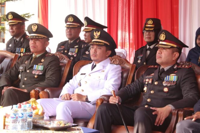 
Wawali Hadiri Upacara Bhayangkara ke-76, Presiden Jokowi Imbau Polri Jaga Sinergitas dengan Pemerintah