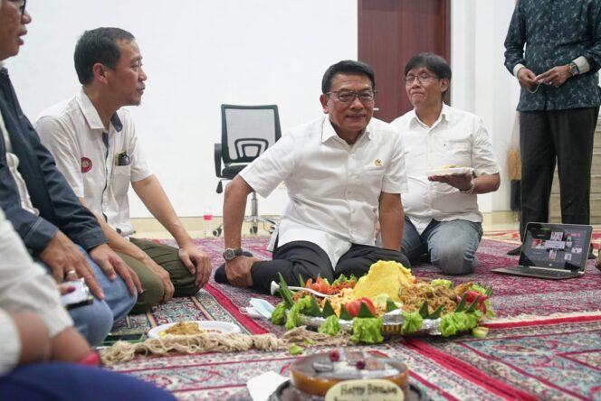 
Moeldoko Rayakan Ulang Tahun Bersama Penyandang Disabilitas