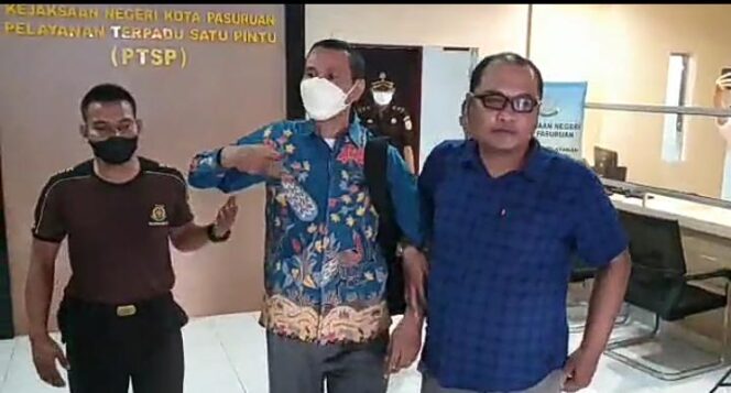 
Anggota DPRD Kota Pasuruan Ditahan Atas Dugaan Kasus Korupsi JLU