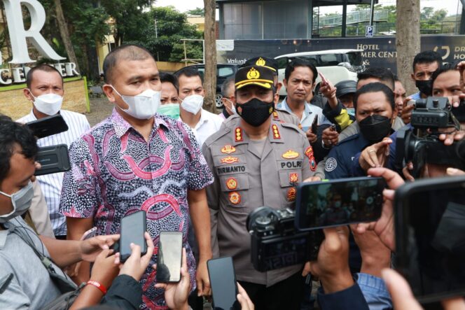
Polda Jatim dan Polres Batu Lakukan Olah TKP Sekolah SPI Kota Batu