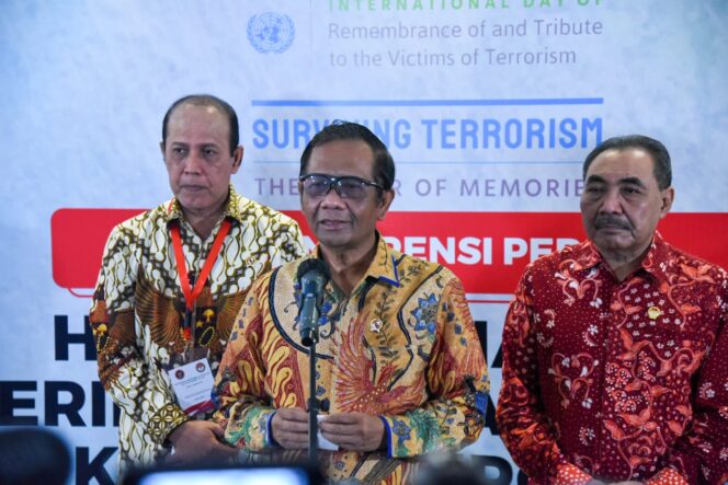 
Mahfud MD Sebut Lewat BNPT dan LPSK Negara Hadir dalam Melindungi dan Mendukung Korban Terorisme
