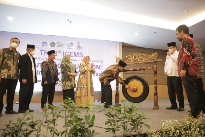 
Buka Konnferensi Internasonal ICEMS 2022, Wamenag Harap Kampus Masifkan Penguatan Moderasi Beragama