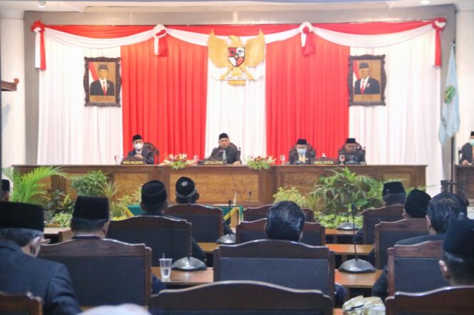 
Paripurna IV, DPRD Setujui Perubahan APBD dan Tiga Raperda Pemkot Pasuruan