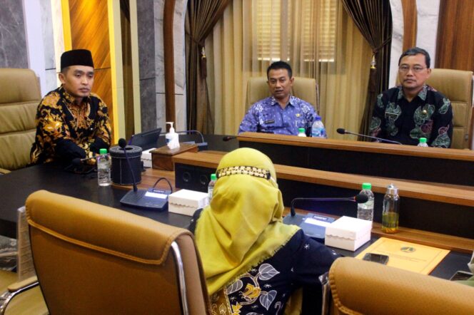 
Wawali Mas Adi Hadiri Webinar Bincang Stranas