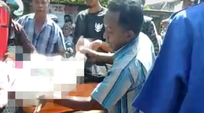 
Remaja Putri Tewas Terlindas Truk di Pasuruan