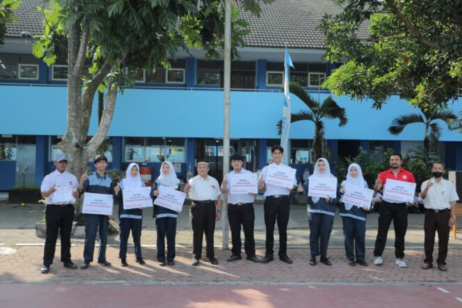 
Duta Safety Riding Terima Beasiswa Yayasan Astra Honda Motor