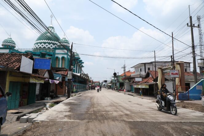 
Bupati Gus Muhdlor Targetkan Puluhan Proyek Jalan Beton di Sidoarjo Rampung Akhir 2022