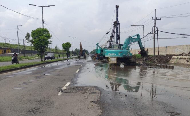 
Jalan Raya Porong Ditutup Sementara, Arus Kendaraan Dialihkan ke Arteri Porong