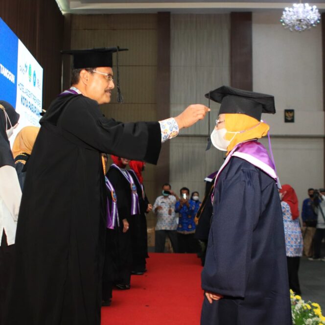 
Wisuda Sekolah Lansia Tangguh, Ada yang Usianya Capai 81 Tahun