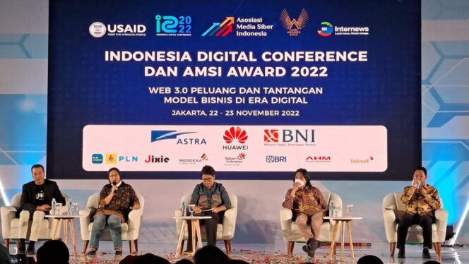 
Direktur Bank Mandiri Sebut Metaverse Dorong Pertumbuhan Ekonomi Digital Indonesia