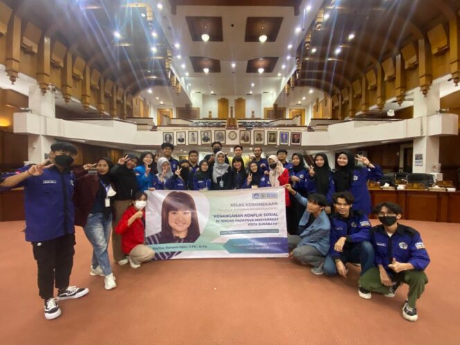 
PMM Unitomo Ikuti Simposium Kebinnekaan di Gedung DPRD Surabaya
