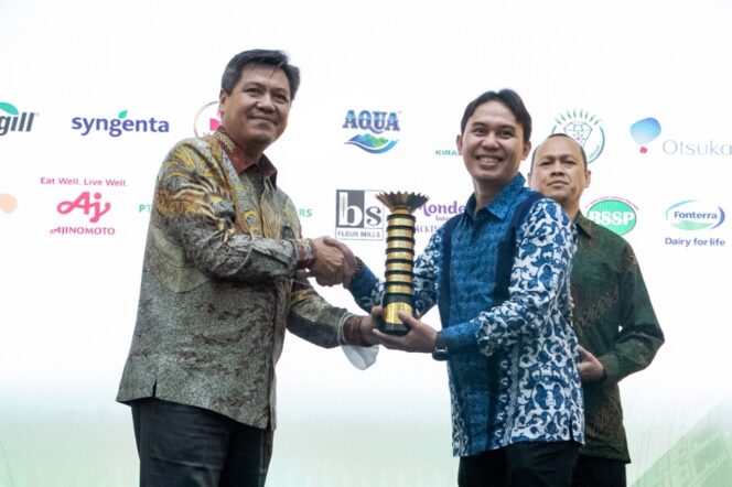
Pabrik Aqua Pandaan dan Keboncandi Raih Penghargaan dari Kementerian Perindustrian RI