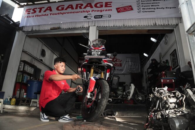 
Alumni SMK Binaan Yayasan AHM dan MPM Honda Jatim Sukses Kembangkan Usaha Bengkel