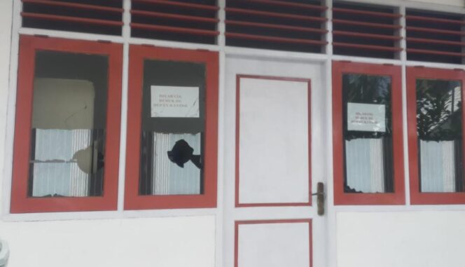 
Kasus Perusakan Kaca Kantor UPT Pasar Poncol Kota Pasuruan Berujung Laporan Polisi