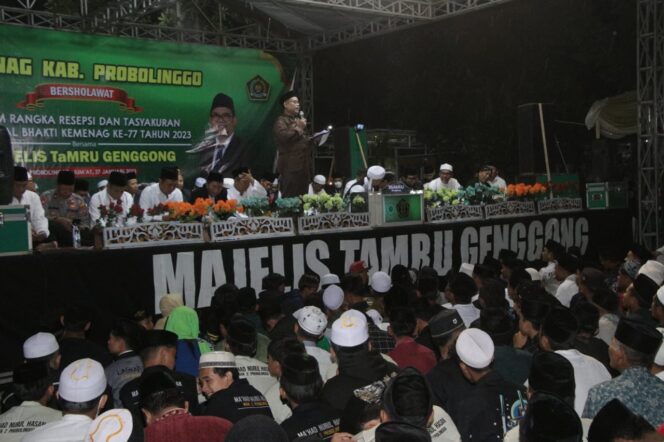 
Ribuan Warga Semarakkan Kemenag Kabupaten Probolinggo Bersholawat