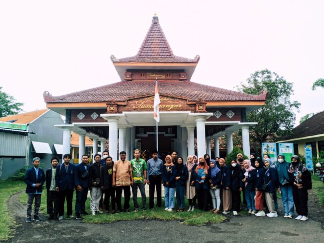 
Mahasiswa Uniwara Sukses Gelar Program Rangkul Desa