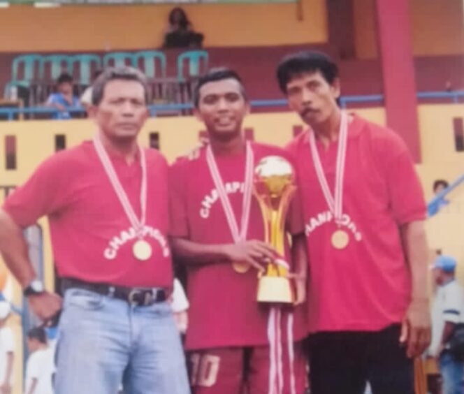 
Mengenal Sosok Agus Salim, Pelatih Bertangan Dingin yang Sukses Antarkan Persiga Trenggalek Juara Divisi III