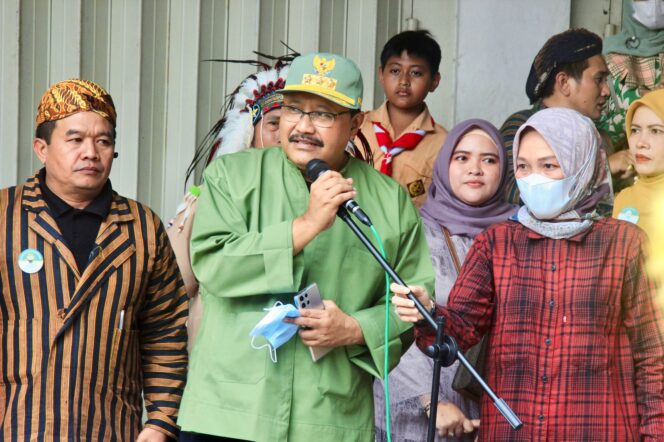 
Walikota Pasuruan Berangkatkan Peserta Karnival Mini Kebonsari