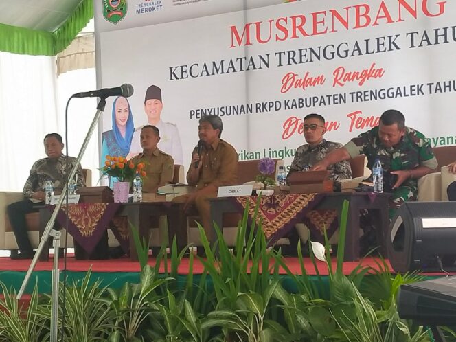 
Hadiri Musrenbang Kecamatan Trenggalek, Sekda Edi Sampaikan  Permasalahan Penanganan Banjir