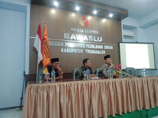
Bawaslu Trenggalek Gelar Raker Tehnis Pengawasan Daftar Pemilih