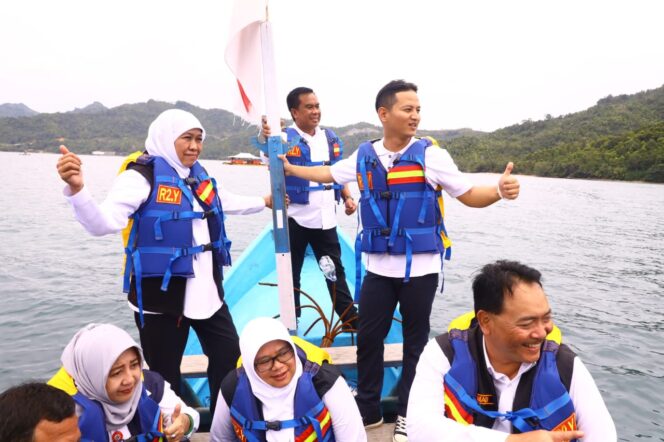 
Gubernur Khofifah : Pantai Mutiara dan Prigi di Trenggalek Bisa Jadi Referensi Tata Ruang Biota Laut