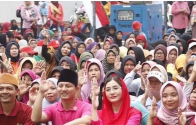 
Hadiri Gebyar PKH di Munjungan, Bupati Mas Ipin Sampaikan Pesan Presiden Jokowi