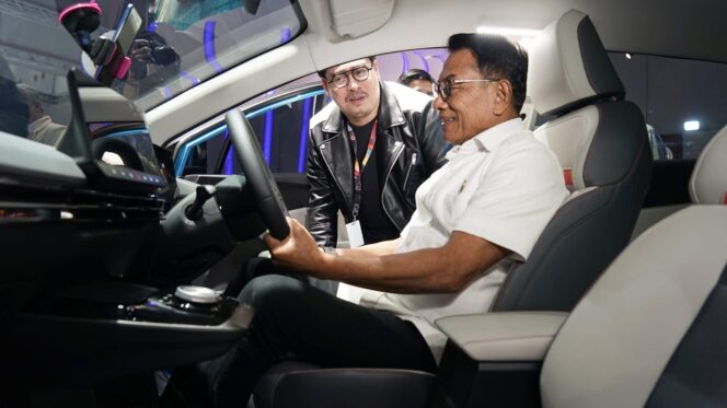 
Moeldoko Sebut Dunia Mobil Listrik akan Seperti UMKM