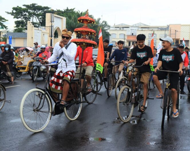 
Ratusan Onthelist Padati Kota Pasuruan