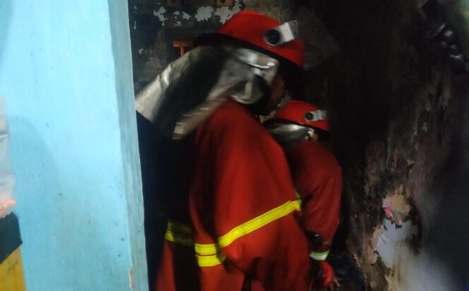 
Rumah Warga di Pasuruan Terbakar Diduga Karena Korsleting Listrik