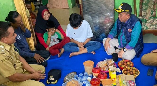 
Sambangi Pelajar Korban Penganiayaan di Pasuruan, Wabup Gus Mujib Sampaikan Sejumlah Pesan Ini