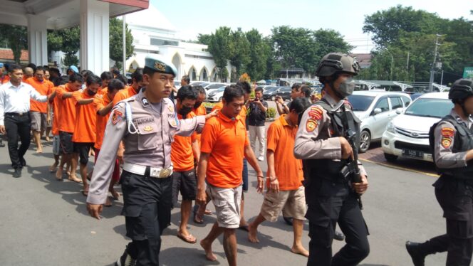 
Polres Pasuruan Gulung Puluhan Pelaku Kejahatan