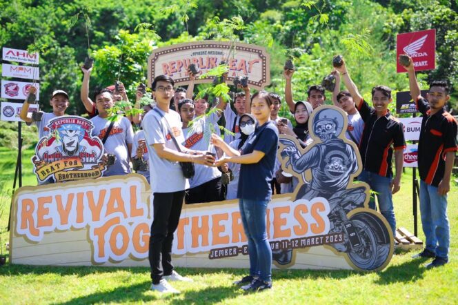
Ribuan Bikers Honda Ramaikan Jambore Nasional Republik BeAT Di Jawa Timur