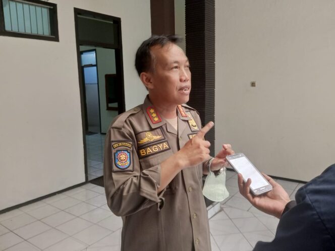 
Satpol – PPK Trenggalek Sebut Sarana – Prasarana Pemadam Kebakaran Masih Kurang