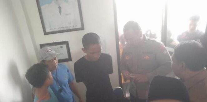 
Dua Remaja Tertangkap Basah Curi Uang Pedagang Pasar Warungdowo
