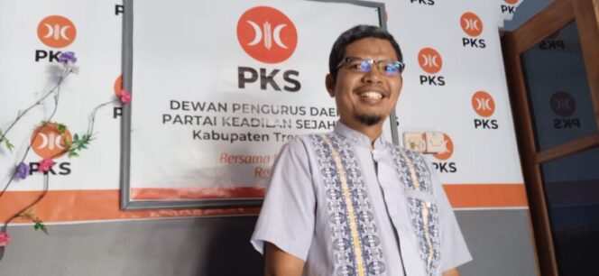 
Gunakan Simbul Serba “8”,PKS Trenggalek Daftarkan Bacaleg ke KPUD 8 Mei