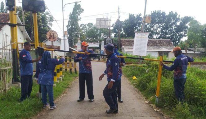 
Cegah Kecelakaan KA, Dishub Pasang Palang Pintu Manual