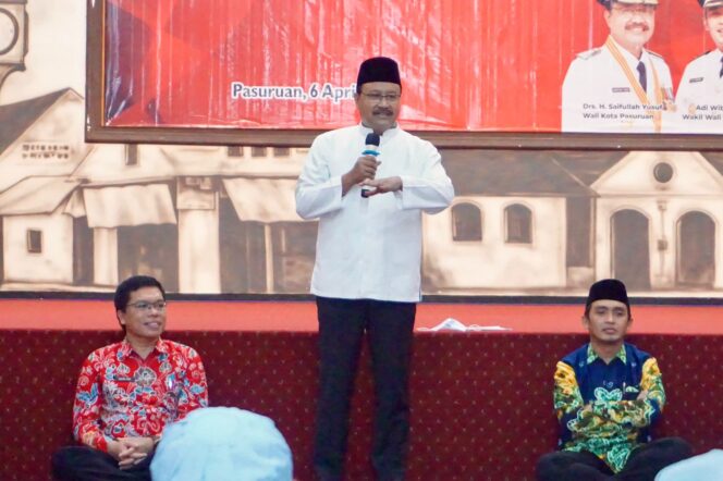 
Gelar Pembinaan Petugas Pemulasaraan Jenazah, Gus Ipul Beri Apresiasi Atas Kerja Modin