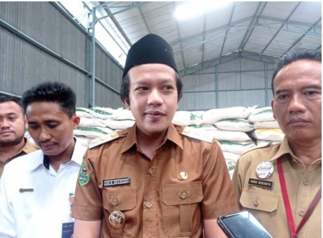 
Wabup Trenggalek : Aman! Stok Beras untuk Lebaran di Gudang Bulog Tersedia 600 Ton