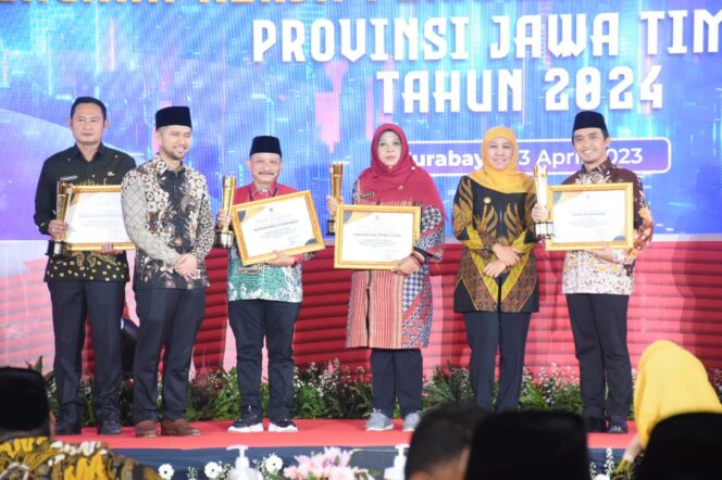 
Pemkot Pasuruan Raih Penghargaan Kota dengan Perencanaan Pembangunan Terbaik
