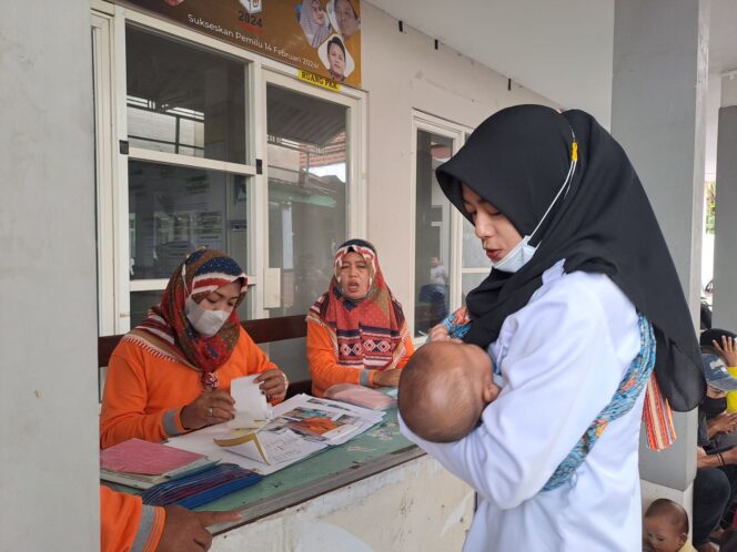 
Rutan Perempuan Surabaya Berikan Imunisasi Bayi WBP