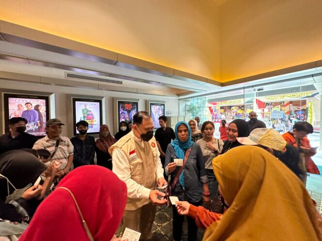 
Perkuat Kebersamaan, BHS Berikan 1000 Tiket Bioskop Gratis untuk Relawan