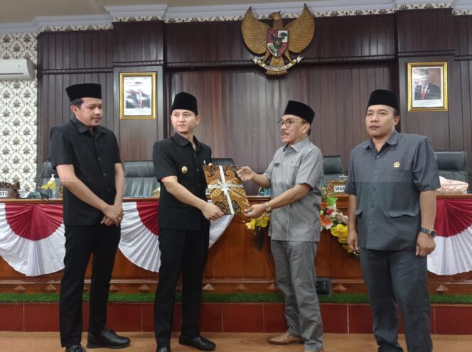
DPRD Trenggalek Paripurnakan LKPj Bupati 2022