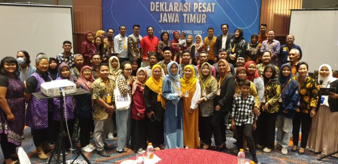 
Perangi Hoaks, Organisasi Lintas Profesi di Jatim Deklarasikan PESAT