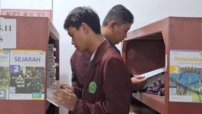 
Tiga Siswa MAN Sidoarjo Lolos Beasiswa Luar Negeri