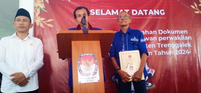 
Daftarkan Bacaleg ke KPU, Demokrat Trenggalek Yakini Bisa Dapat 9 Kursi
