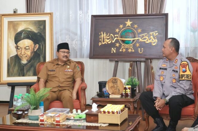 
Wali Kota Pasuruan Terima Kunjungan Silatuhrahmi Kapolres Kota Pasuruan