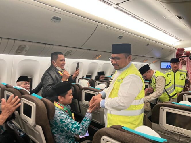 
Gus Men Melepas Keberangkatan Kloter Pertama Jamaah Calon Haji