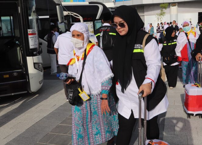 
Jemaah Haji Kloter Pertama Indonesia Tiba di Madinah